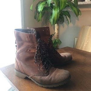 Teva brown 7.5 waterproof leather lace up boots